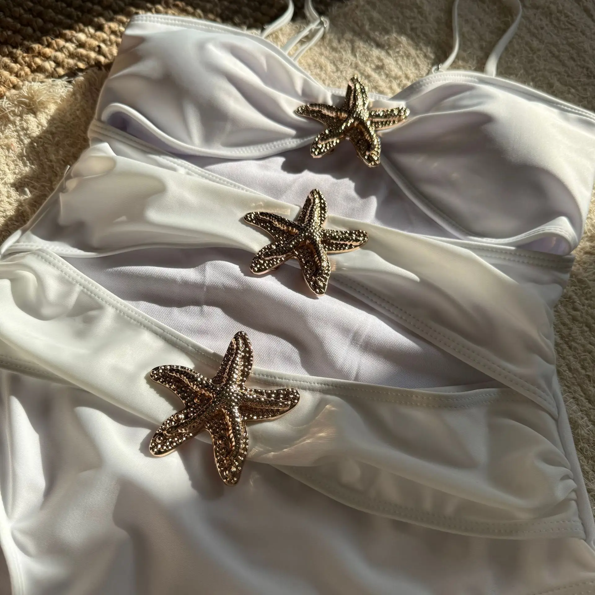Bañador con aberturas y estrellas de mar - Image 5