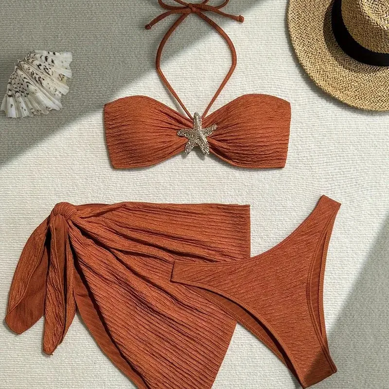 Biquini con pareo y estrella de mar