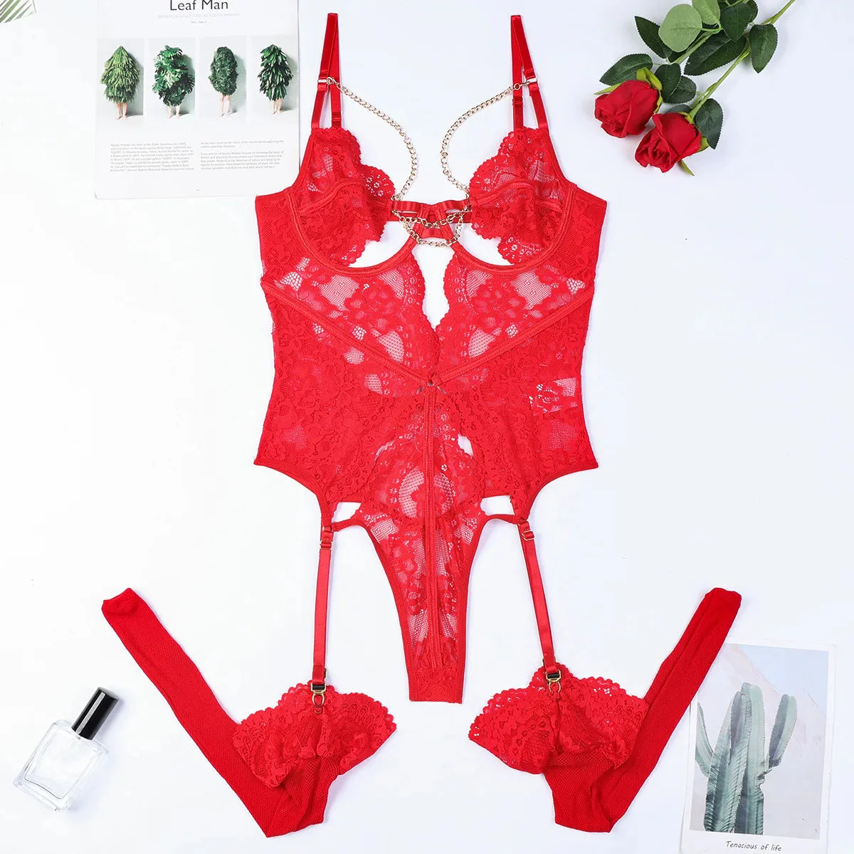 Body de encaje rojo con medias de rejilla - Image 6
