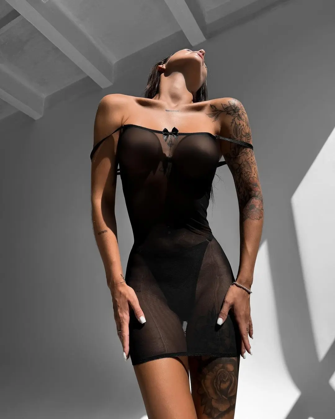 Camisón de malla con lazado trasero - Image 3