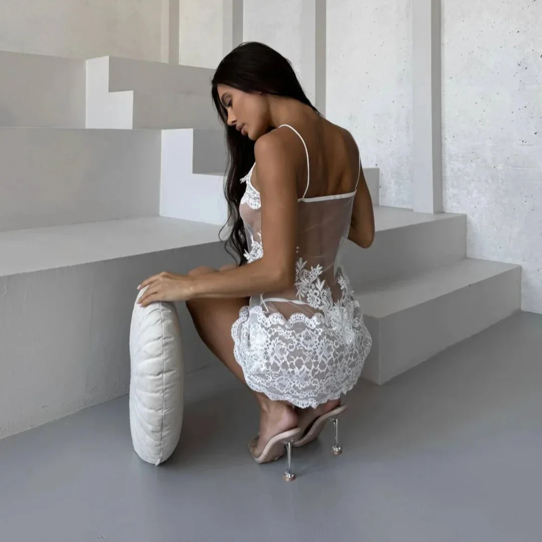 Camisón transparente con ribete de encaje blanco - Image 3