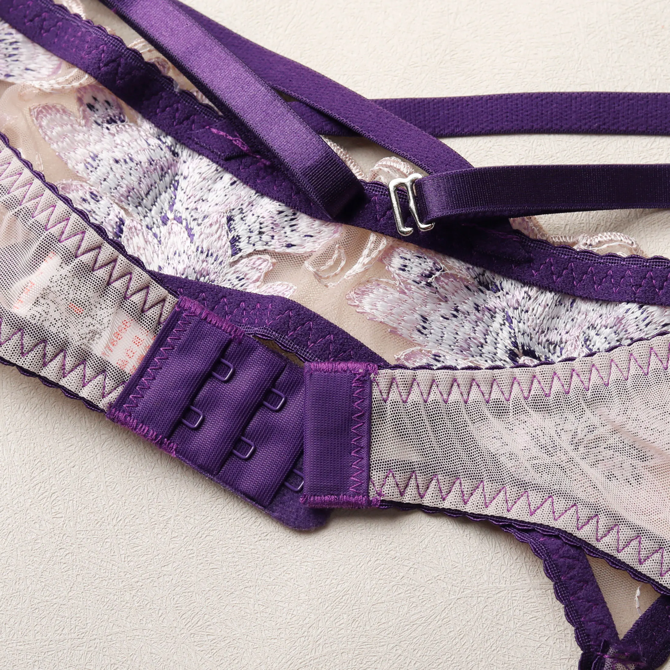 Conjunto de lencería con bordado floral Margaret - Image 8