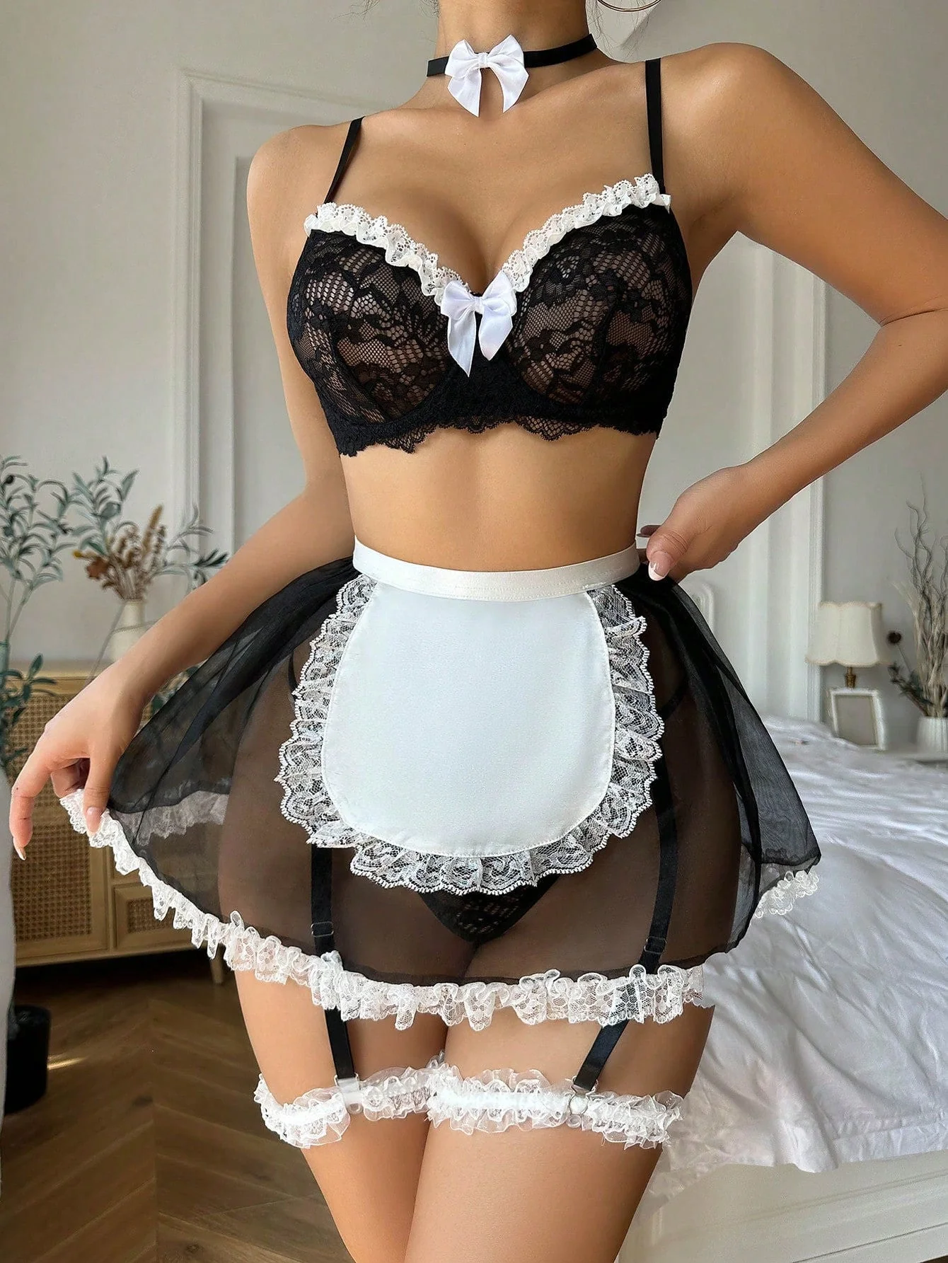 Conjunto de lencería con delantal estilo limpiadora - Image 2