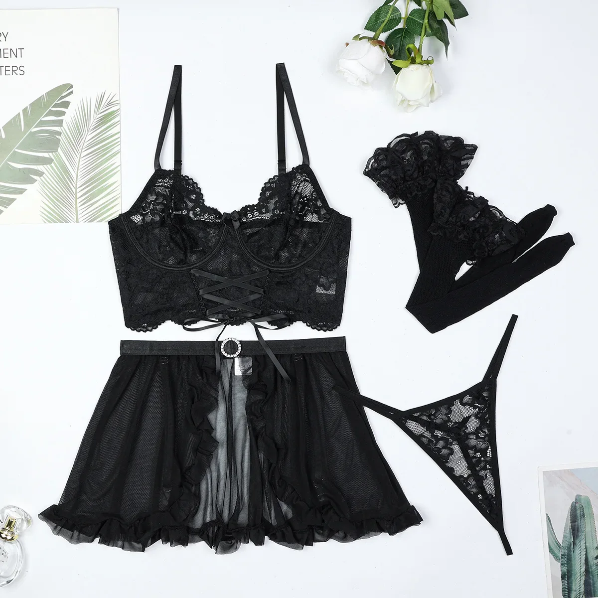 Conjunto de lencería con encaje y minifalda Tessa - Image 6