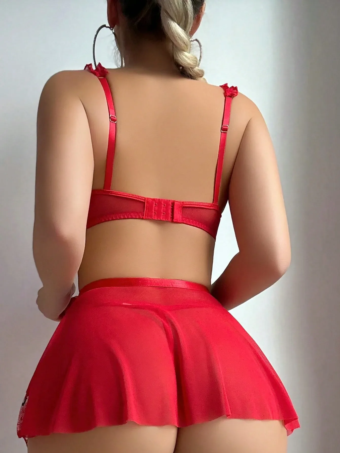Conjunto de lencería con flores y minifalda Sharon - Image 5