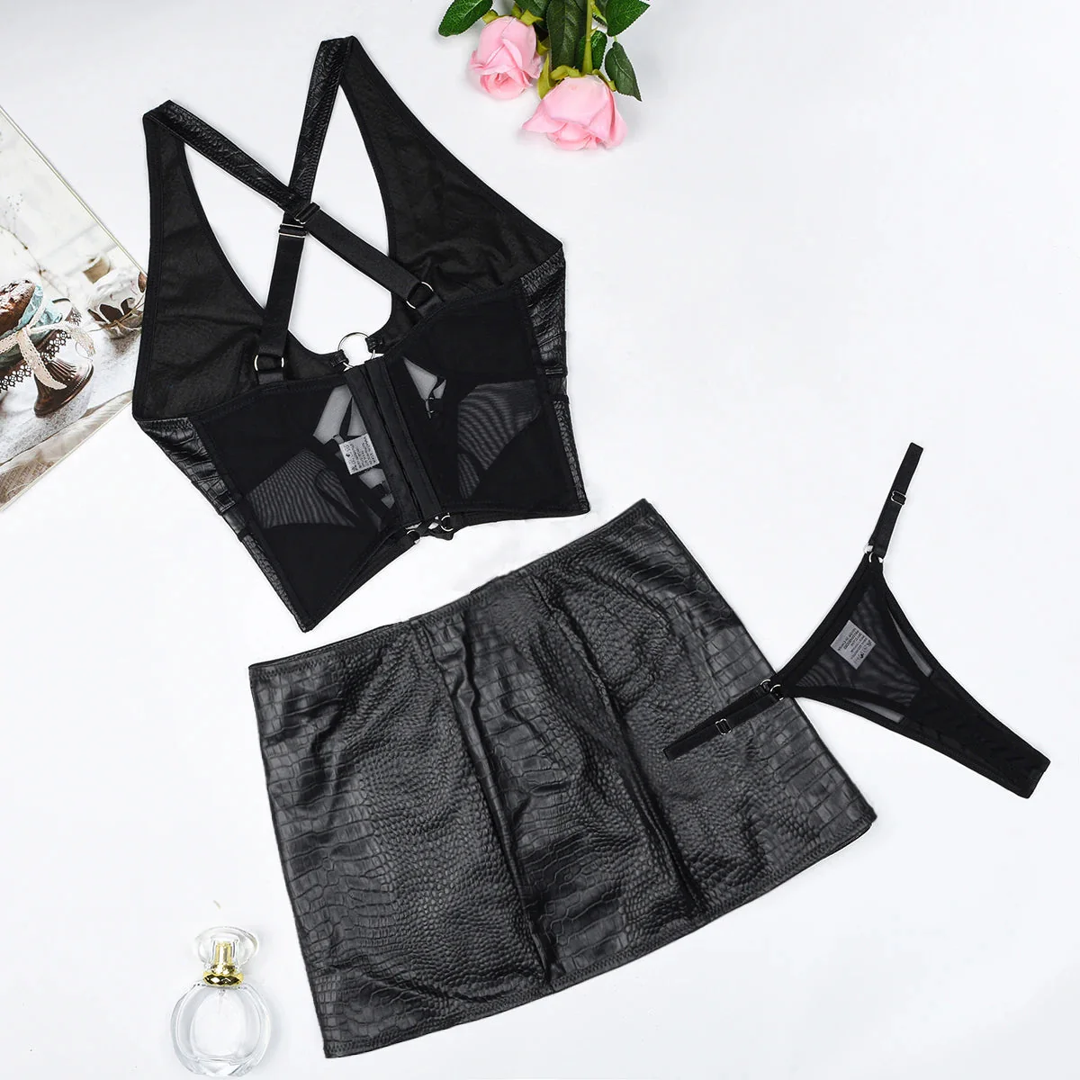 Conjunto de lencería de cuero sintético Harper - Image 6