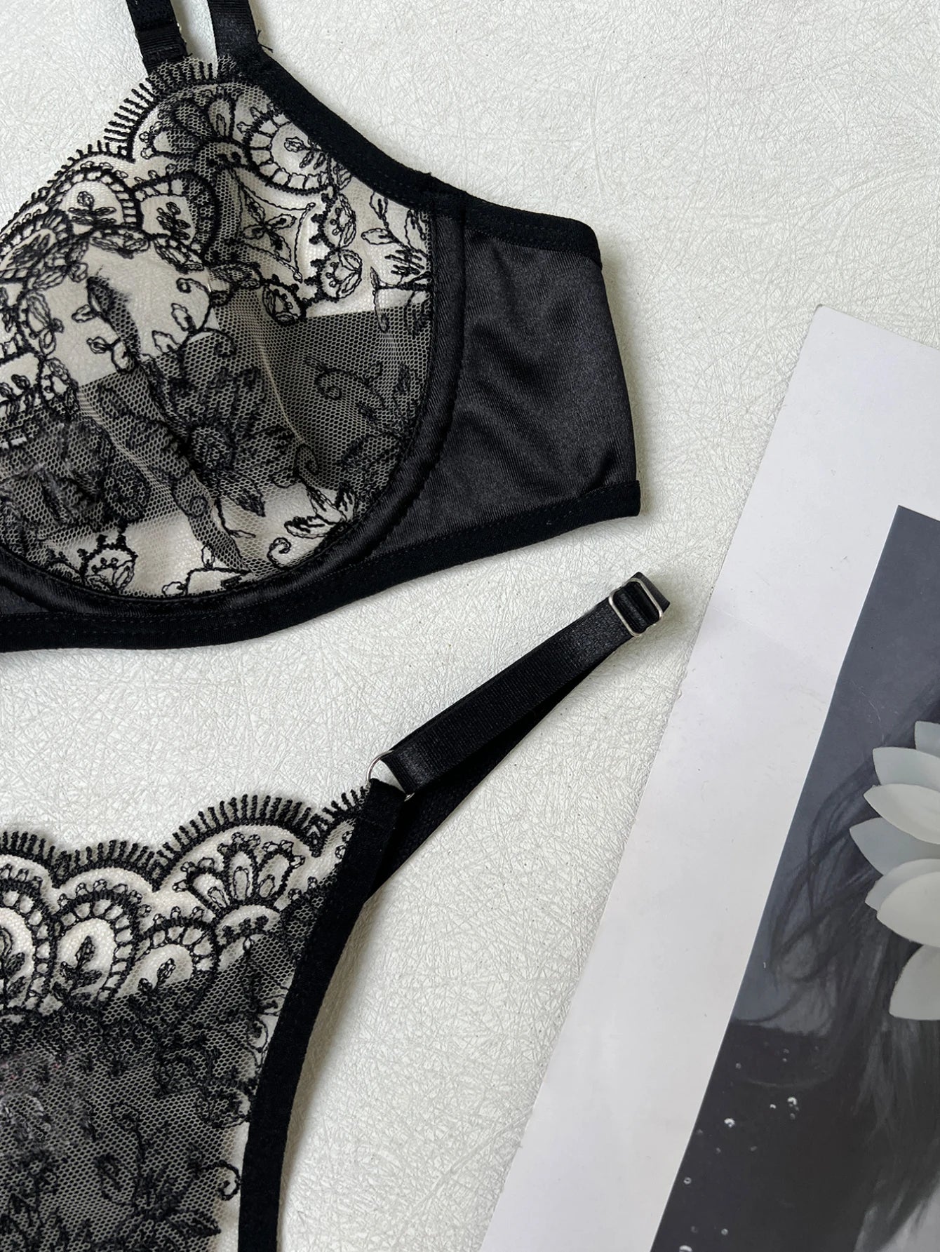 Conjunto de lencería de encaje con ajuste de braguita Angela - Image 7