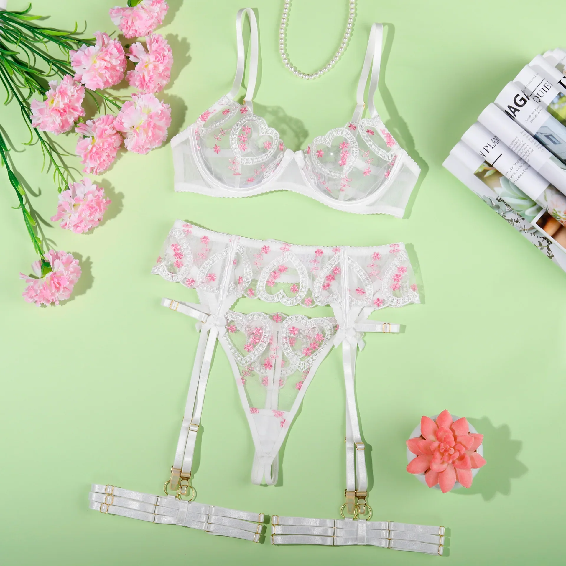 Conjunto de lencería de encaje con bordado de corazoncitos Lynn - Image 7