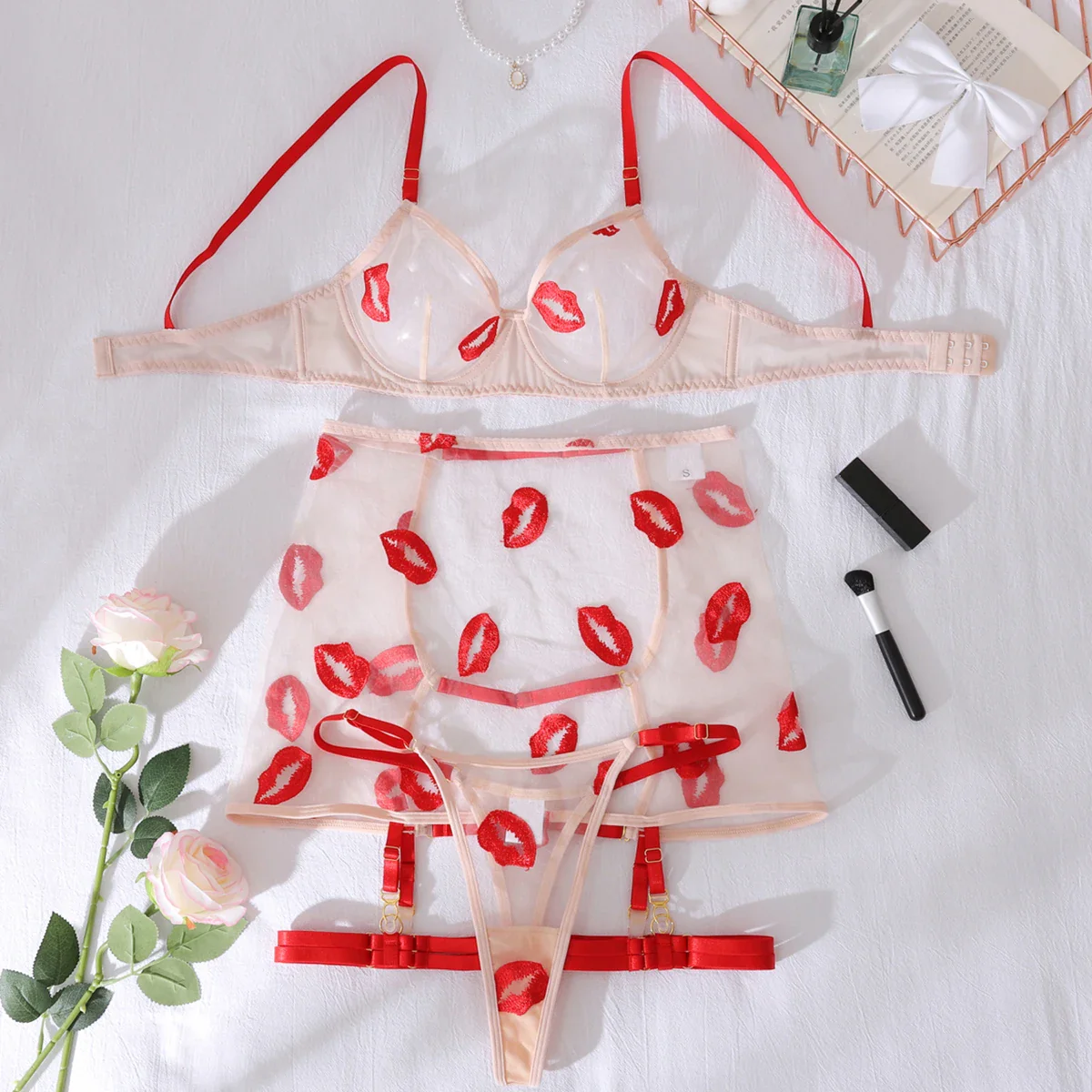 Conjunto de lencería de malla con bordado de labios Olivia - Image 6