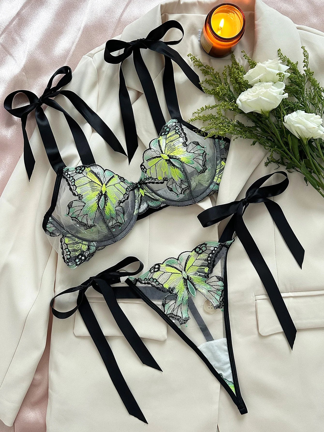 Conjunto de lencería de malla con bordado de mariposa Blair - Image 2