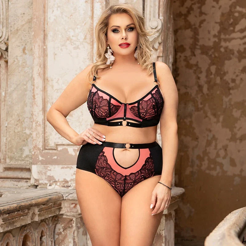 Conjunto de lencería plus size con encaje y recortes