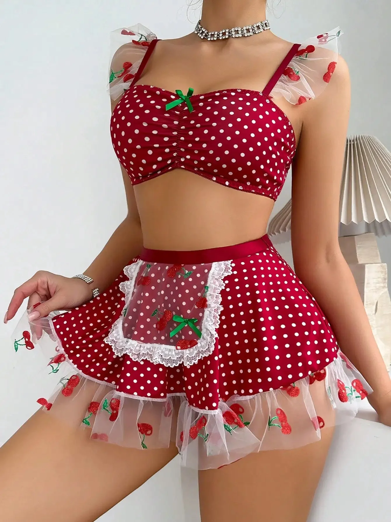 Disfraz con diseño de lunares y minifalda - Image 3