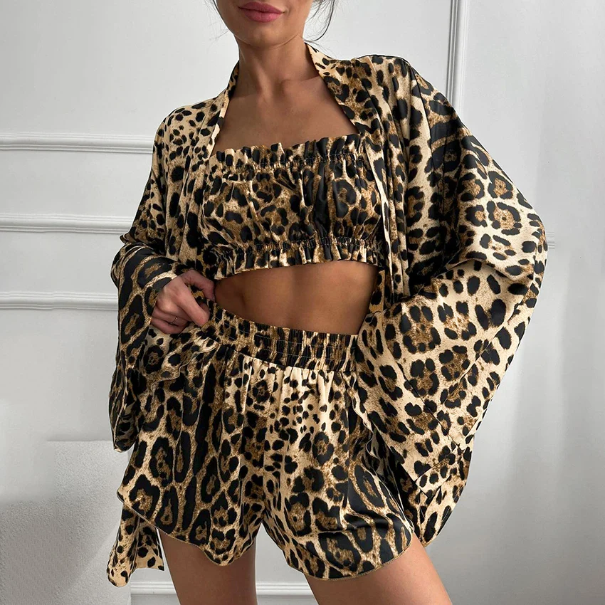 Pijama con estampado de leopardo
