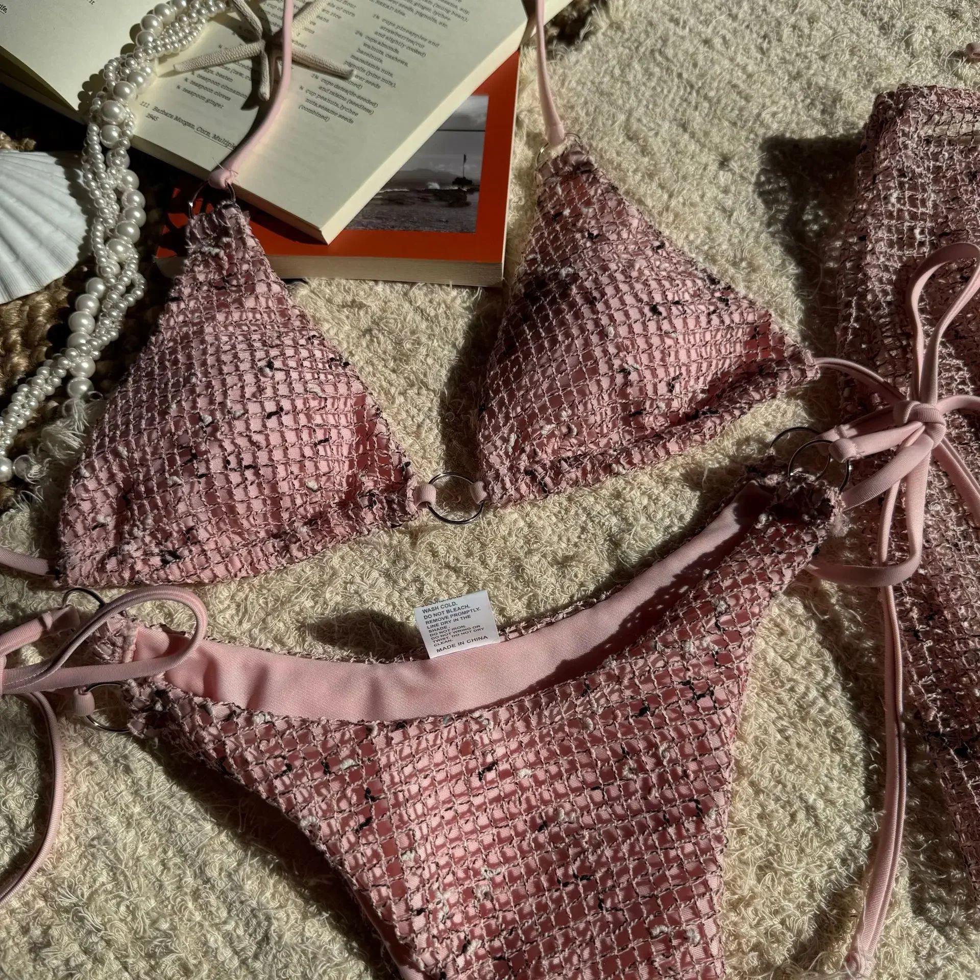 Traje de baño de rejilla con minifalda - Image 7