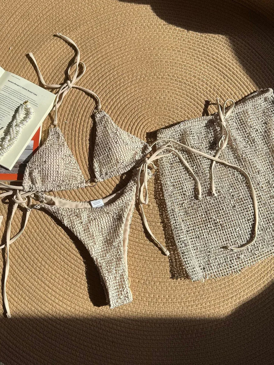 Traje de baño de rejilla con minifalda - Image 9