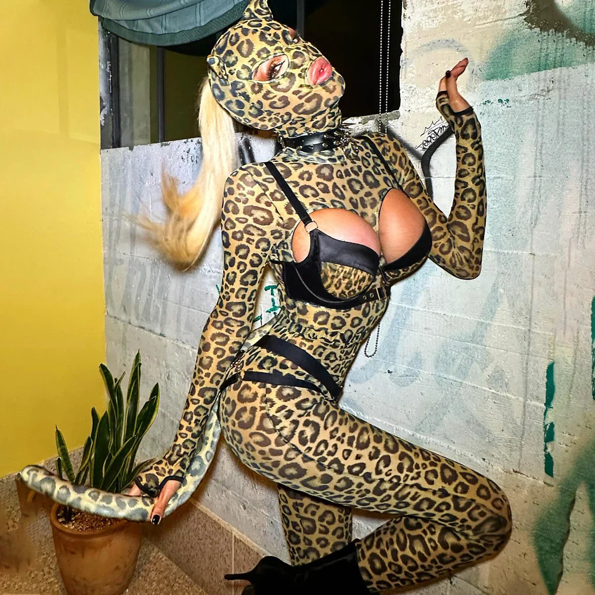 Traje de cuerpo con motivo de leopardo con antifaz - Image 2