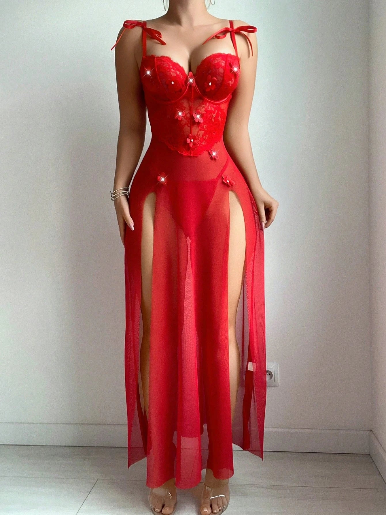 Vestido de malla con flores y tirantes lazados - Image 3